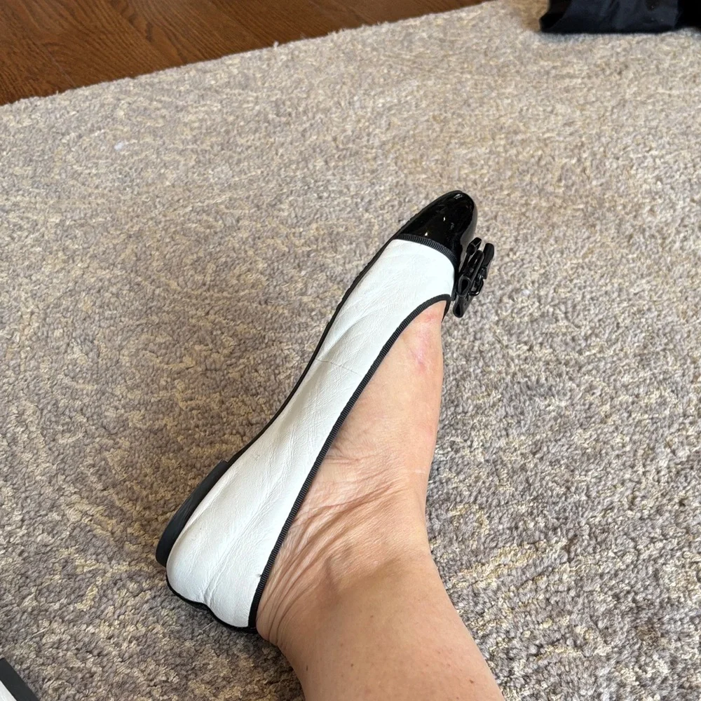 MICHAEL Michael Kors Black and White Patent Cap Toe Bow Ballet Flats - Picture 3 of 10